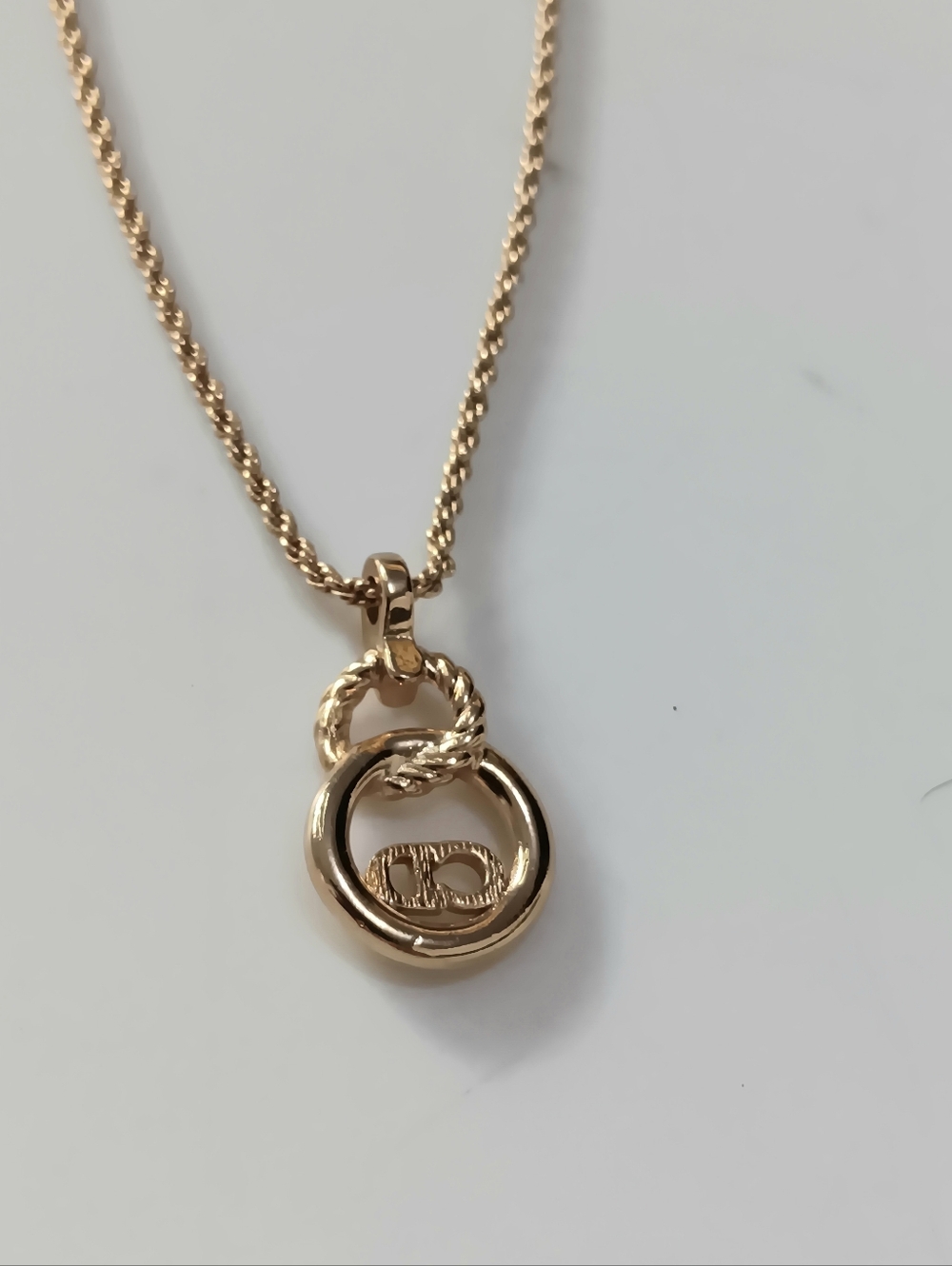 SOLD Christian Dior Vintage 80s Gold CD Logo Interlocking Circle Necklace ✨ - Picture 8 of 9